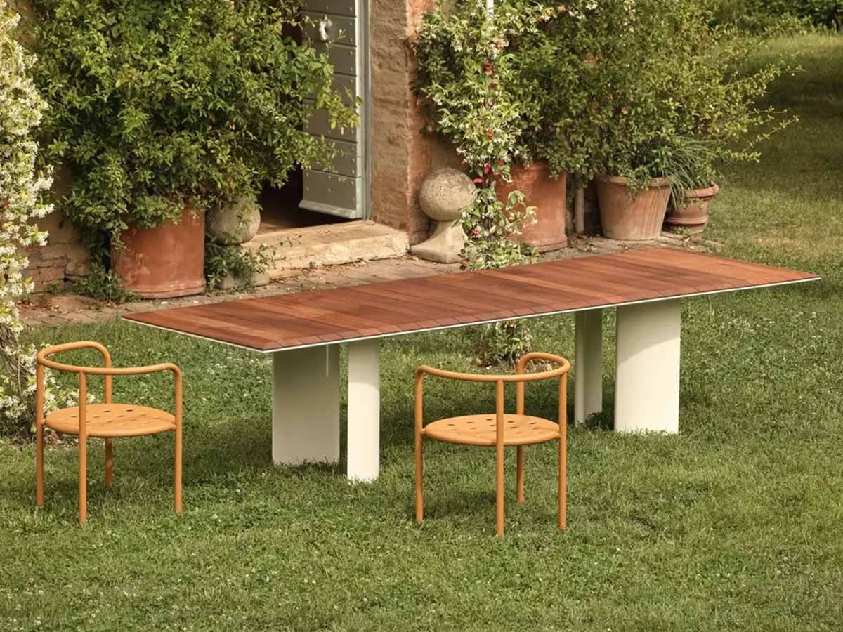 Naca Outdoor Table