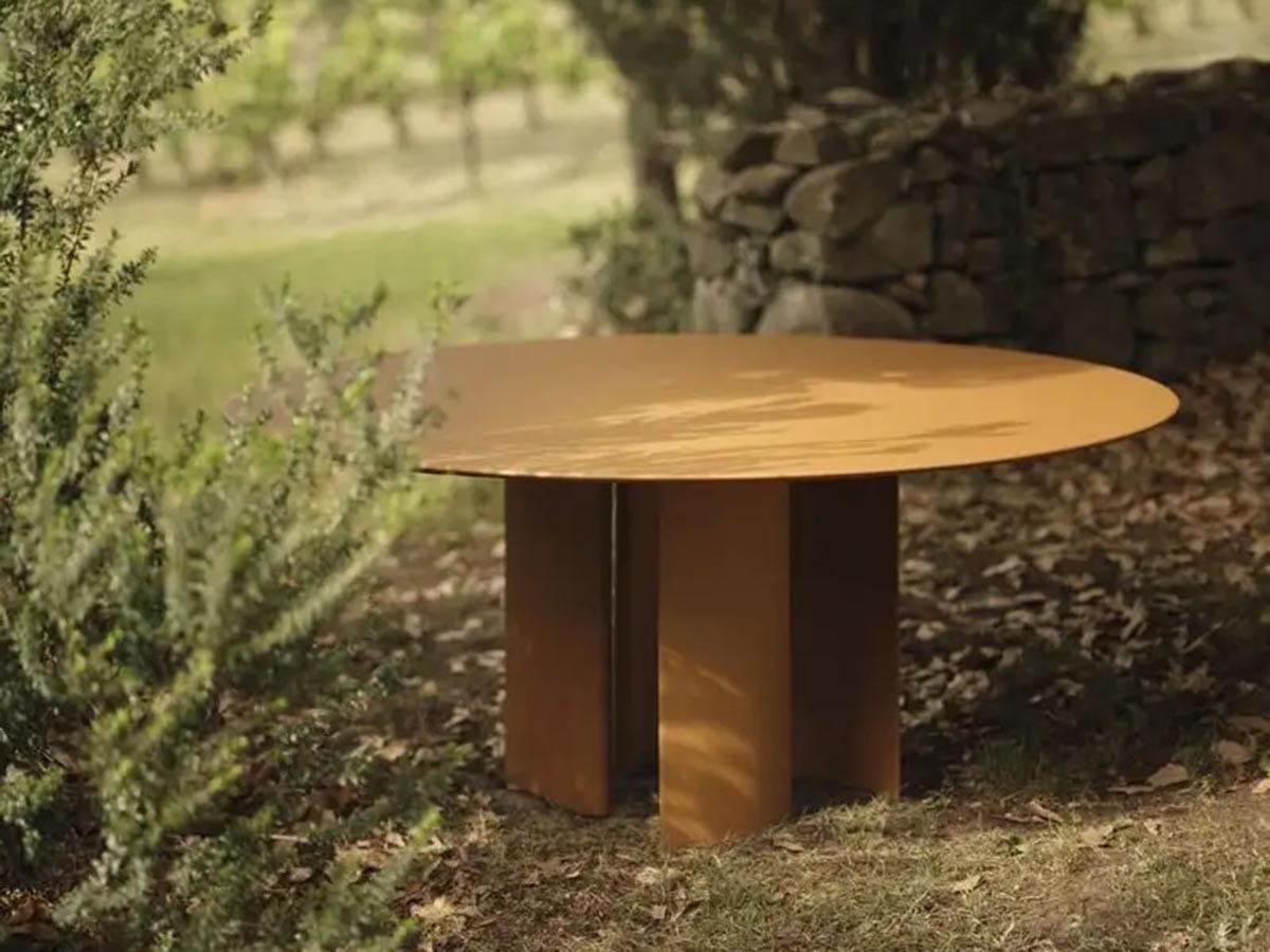 Naca Outdoor Table