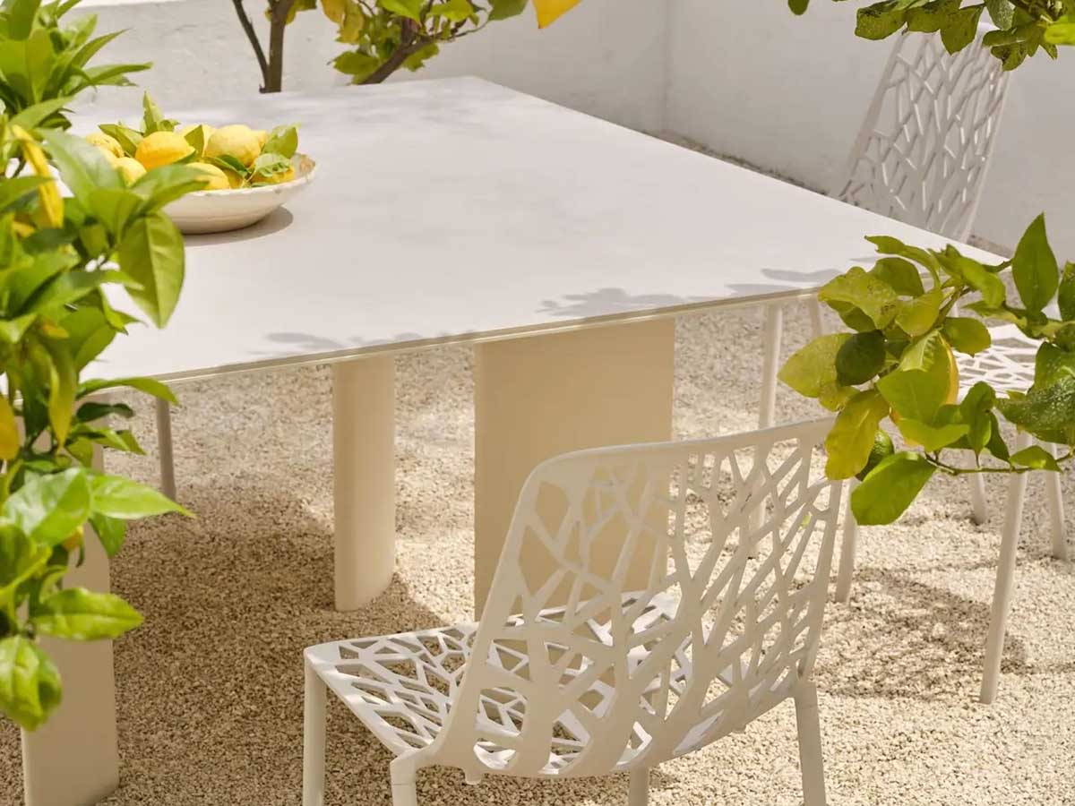 Naca Outdoor Table