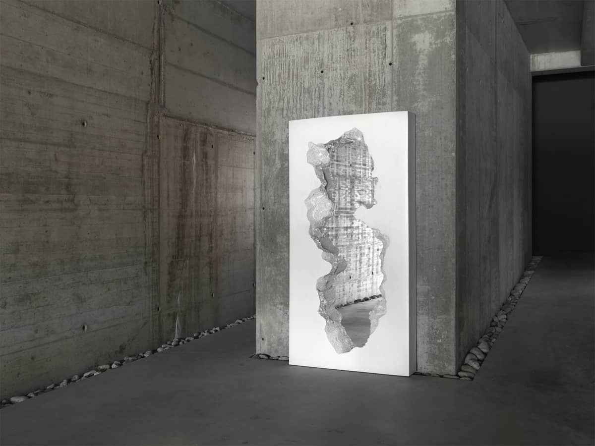 Broken Mirror Specchio