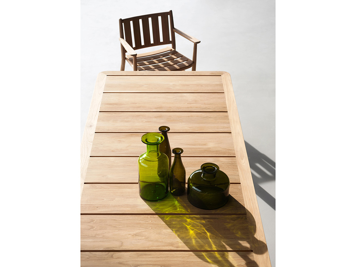 Levante Outdoor Table
