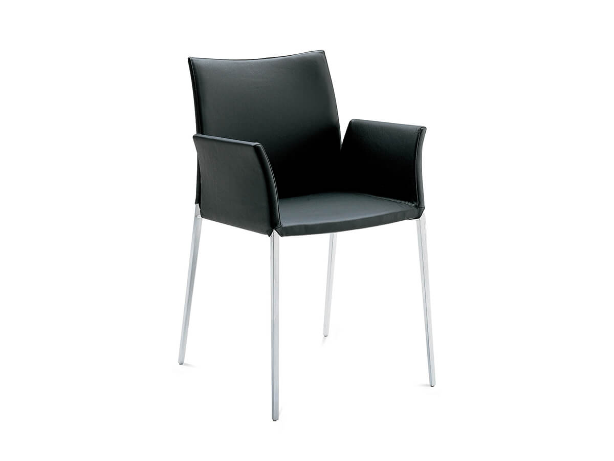 Zanotta Lia Chair Classic with Armrests